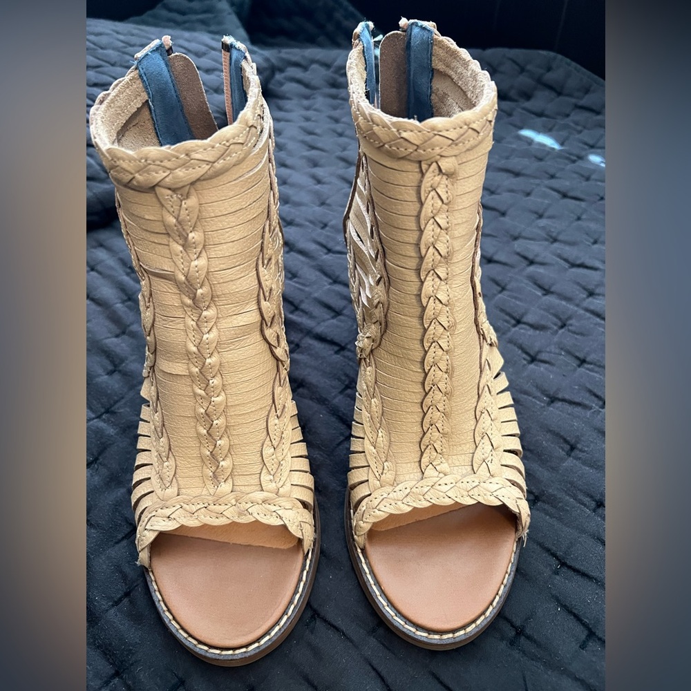 Dingo leather open toe booties size 6.5 only worn once - Picture 2 of 8